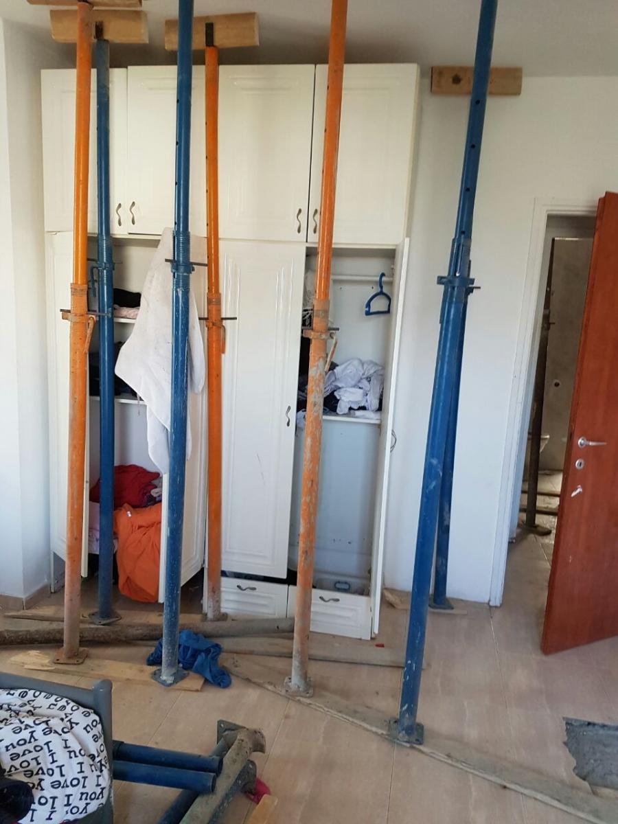 זה המצב בדירה, אליה חוזרת האם שפונתה מבית יציב